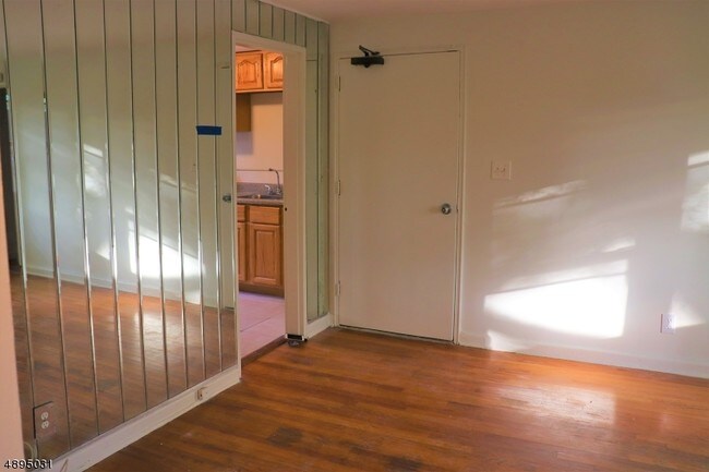 Foto del edificio - 8 Carolyn Terrace