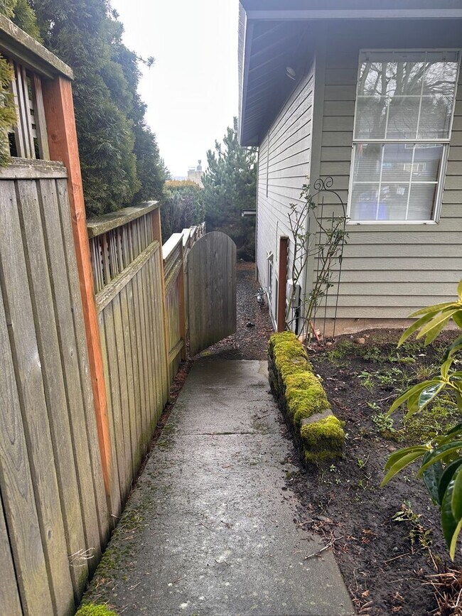 Photo - 14441 NE Morris Ct Apartment