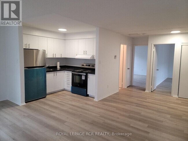 Building Photo - 2 Orchard Heights Blvd