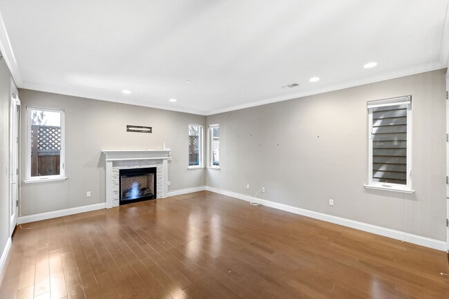 Building Photo - 111 Mirabel Pl