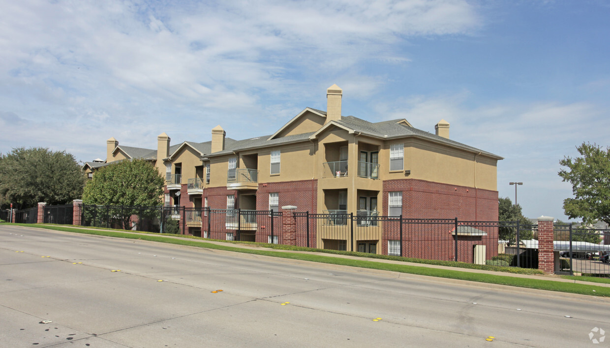 Rockbrook Village Apartments Lewisville Tx