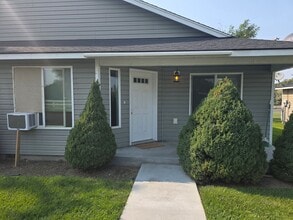 Building Photo - 10748 Rd 4 NE