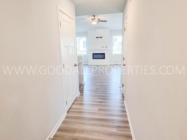 Building Photo - 18203 Alpine Dr