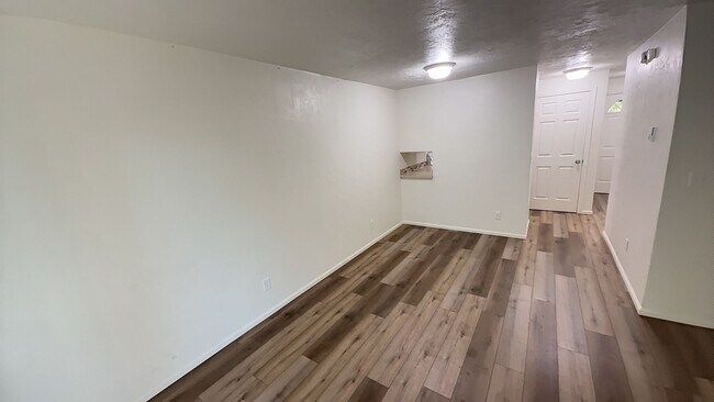 Foto del edificio - 2 Bed, 1.5 Bath Condo in The W. Eugene Nei...