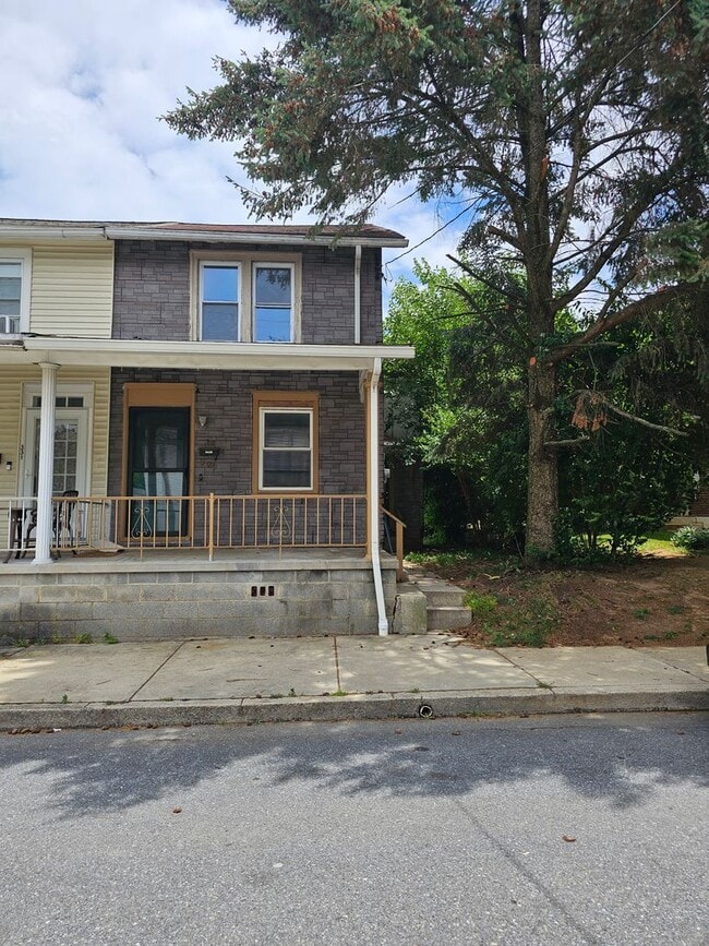 Building Photo - 329 Duke St