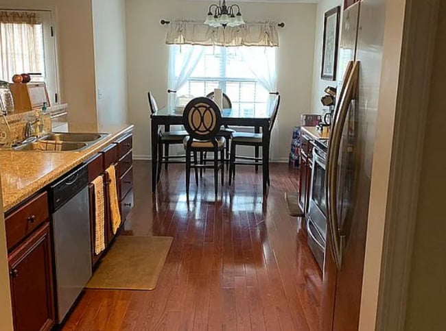 Foto del edificio - 684 Gladiolus Dr