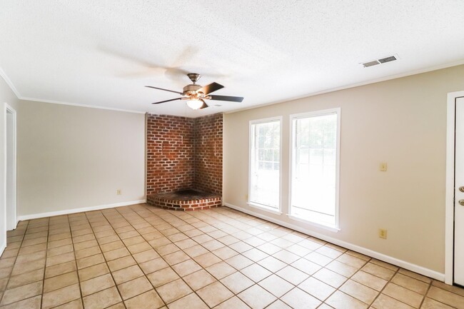 Building Photo - 1065 Llano Cove