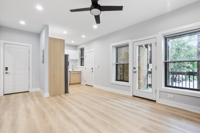 Foto del edificio - 1239 W Morse Ave