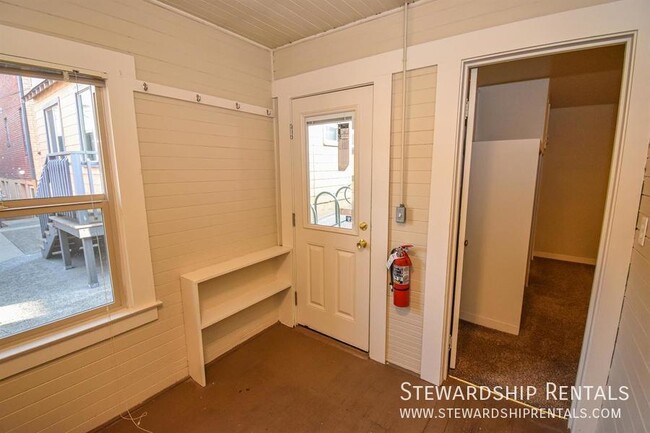 Building Photo - 1841 Kincaid St