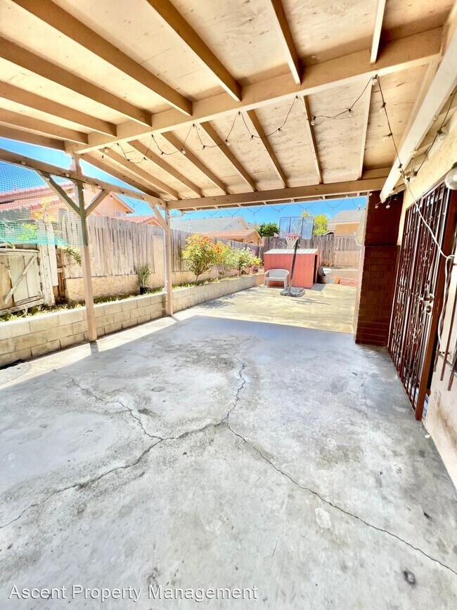 Building Photo - 4 br, 2 bath House - 2286 Spring oak Way