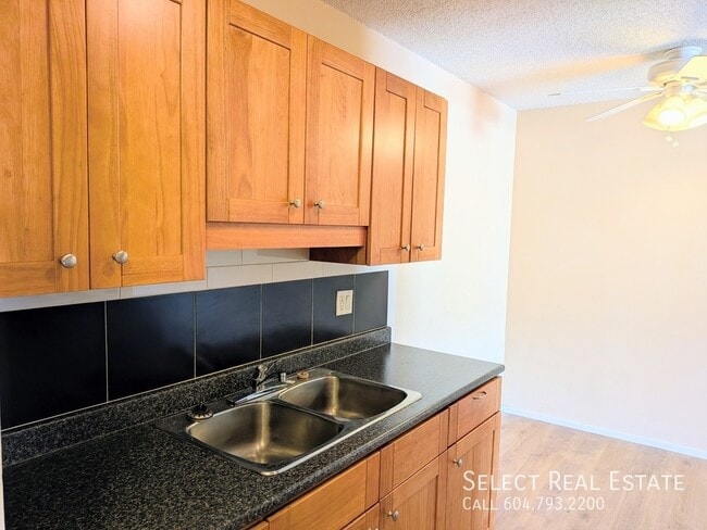 Building Photo - 1755 No 9 Highway315