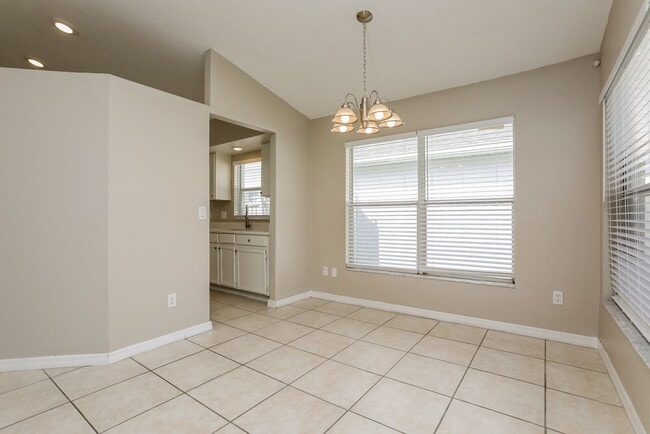 Building Photo - 3235 Brewster Dr