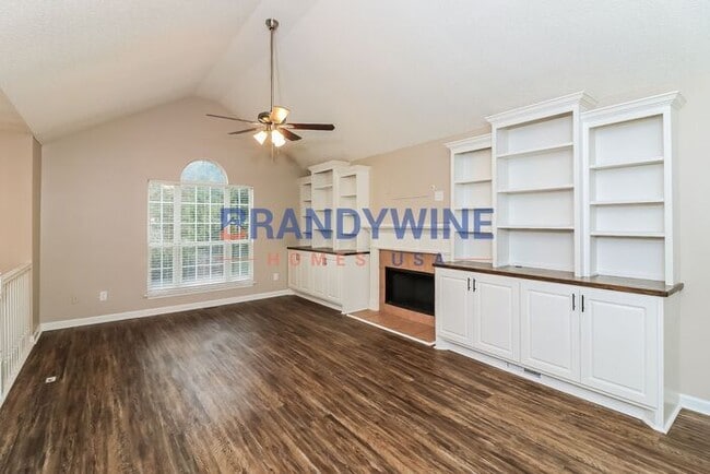 Building Photo - HOLIDAY SPECIAL! MOVE IN BY DECEMBER 24TH ...