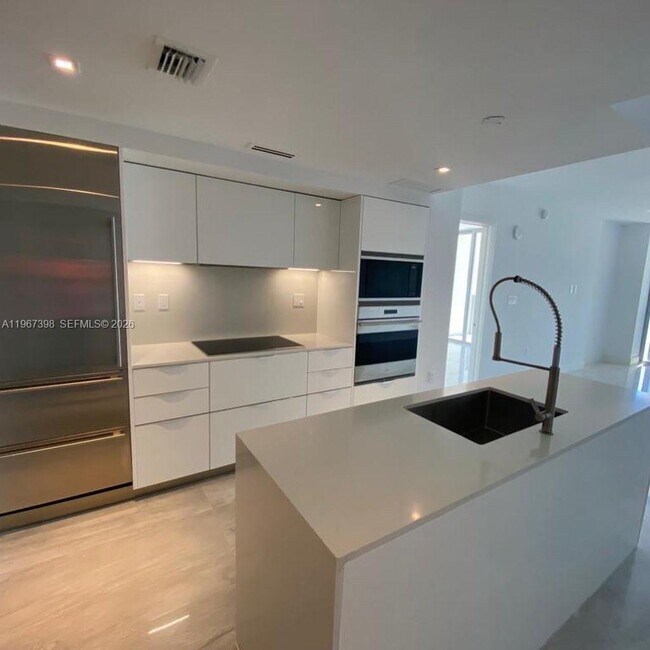 Foto del edificio - 9521 E Bay Harbor Dr