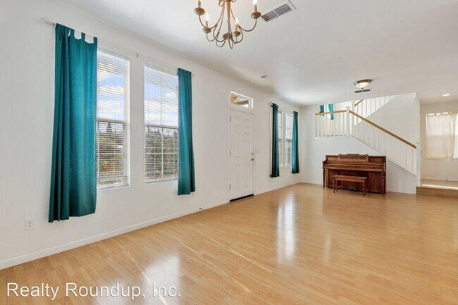 Building Photo - 4 br, 3 bath House - 555 Given St