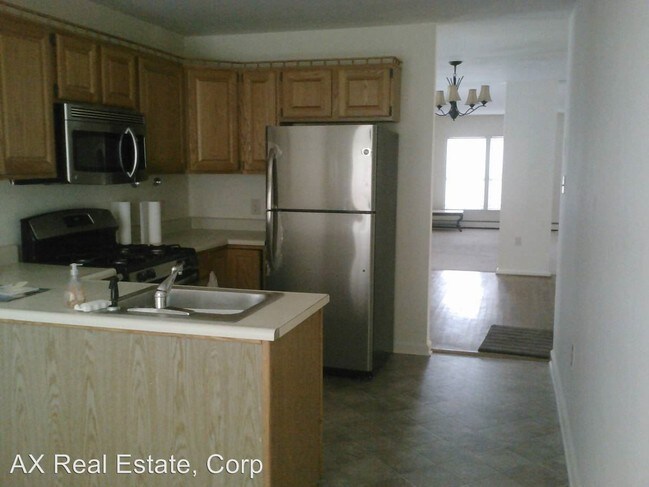 Building Photo - 3 br, 2 bath Apartment - 176 Lake Ave