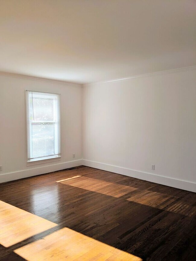Building Photo - Montreat Rental!