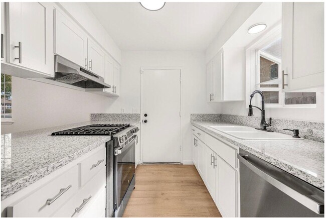 Foto del edificio - $2,250 Gettysburg & Peach, 3 Bedroom 2 Bat...
