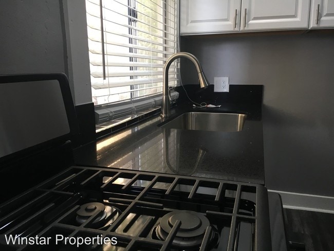 Building Photo - 914 S Alvarado St