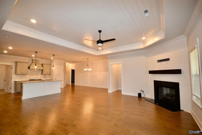 Building Photo - 151 Rugby Dr