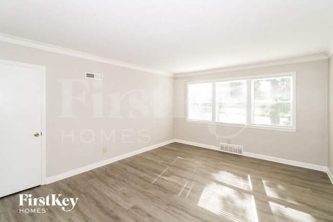 Building Photo - 1094 E Shelby Dr