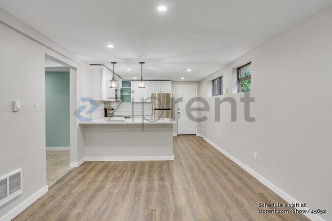Foto del edificio - 8360 10th Ave NW
