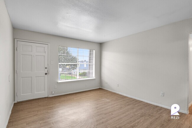 Foto del edificio - 11810 Algonquin Dr