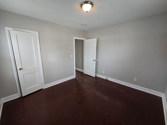 Building Photo - 3-4 Bed 1.5 Bath -25th Street West -Birmingham, Alabama