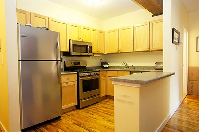 Foto del edificio - 1034 Clinton St