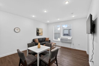 Building Photo - 1516 W Girard Ave