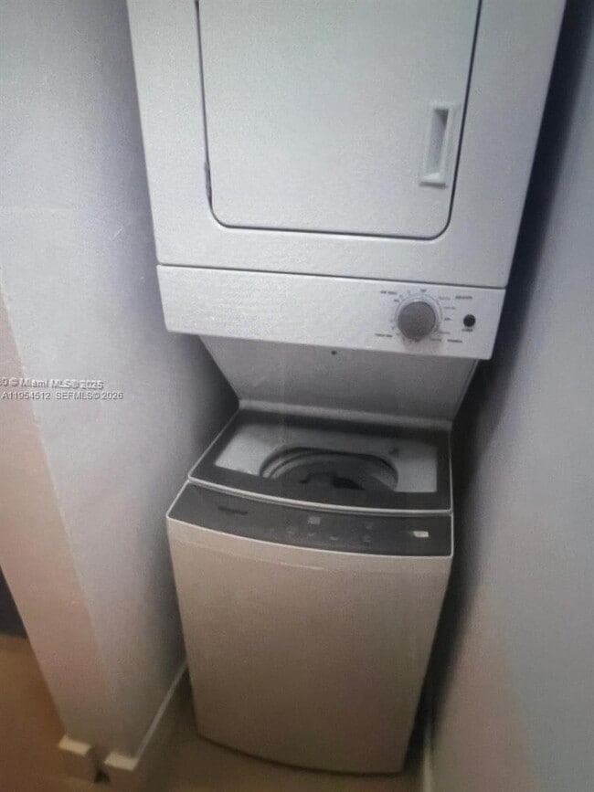 Building Photo - 556 NW 114th Ave