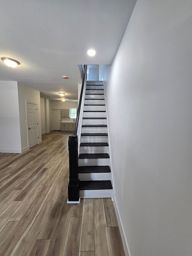 Building Photo - Gorgeous Fully Renovated 3-Bedroom Home | ...