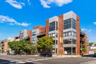 Building Photo - 808 N Greenview Ave
