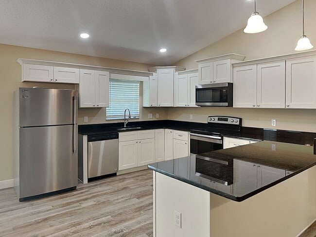 Building Photo - 9139 N Paradisea Dr