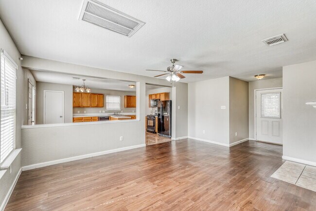 Building Photo - 8010 Suffield Glen Ln