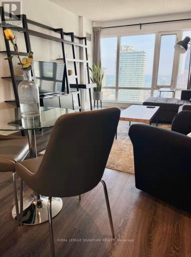 Building Photo - 210 Victoria St