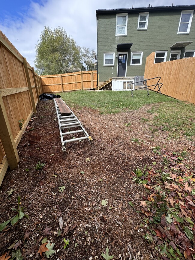 Privacy Fence Back Yard - 1200 Preston St