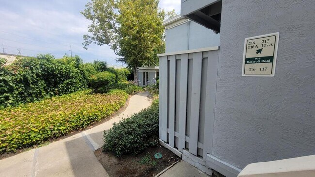 Foto del edificio - 945 Bancroft Rd