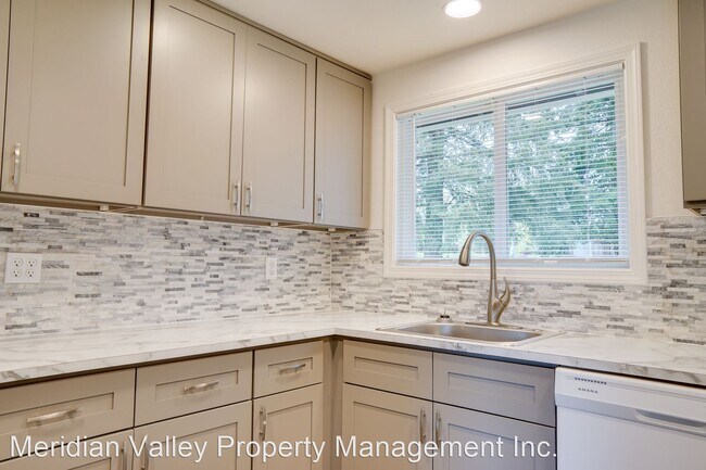 Foto del edificio - 3 br, 1 bath House - 18004 SE 265th PL