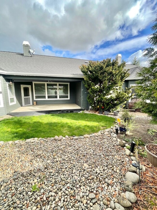 Building Photo - 94 Skyhawk Dr