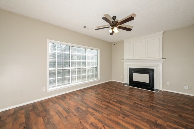 Building Photo - 700 Ashton Ln