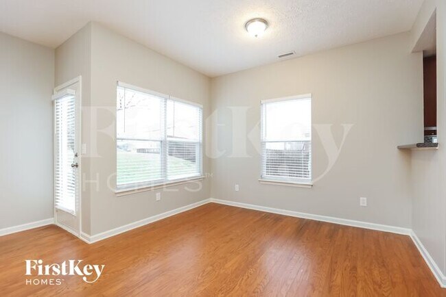 Foto del edificio - 2304 Haskell Dr