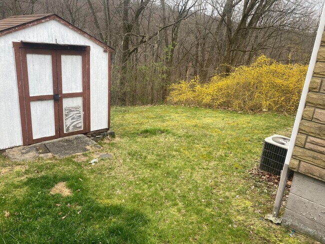 Foto del edificio - 2 Bed 1 Bath Home in Aliquippa