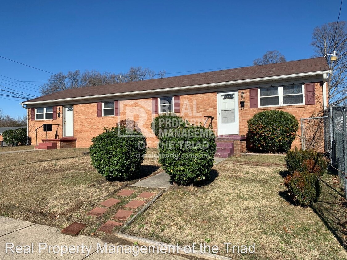 Primary Photo - 2 br, 1 bath House - 903 E. Bragg St.