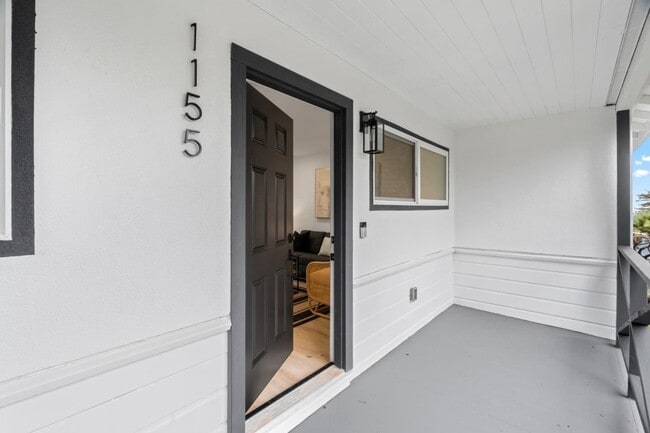 Building Photo - 1155 Rowena Dr