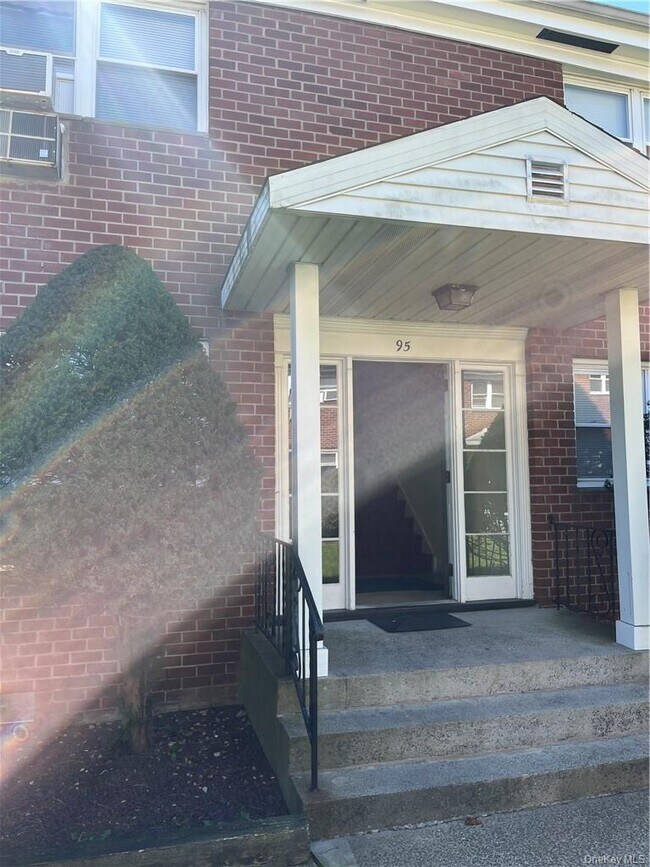 Building Photo - 95 N Middletown Rd