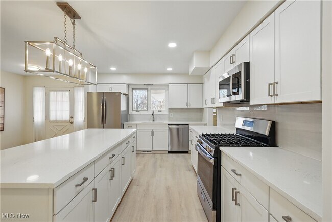 Foto del edificio - 33115 Ledge Hill Dr