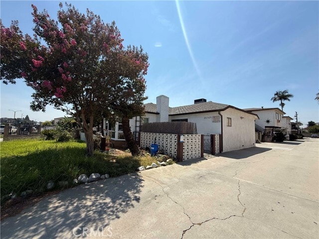 Foto del edificio - 329 N Montebello Blvd