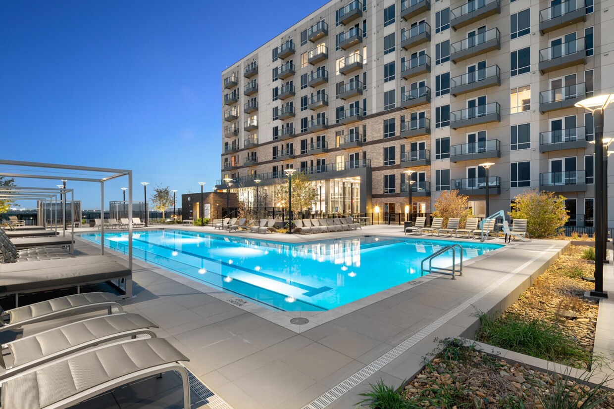 Live Grandscape Apartments in The Colony, TX