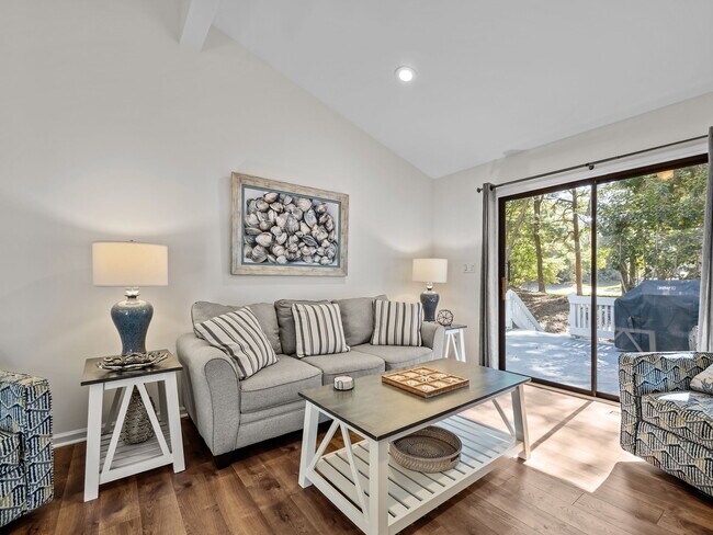 Foto del edificio - 131 Oakleaf Dr